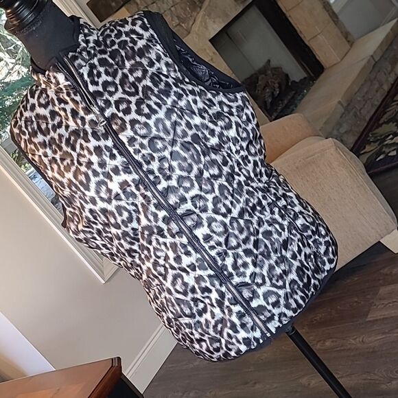 Cheetah Print and Black Reversible Zip Up Vest with Pockets - Picture 1 of 10
